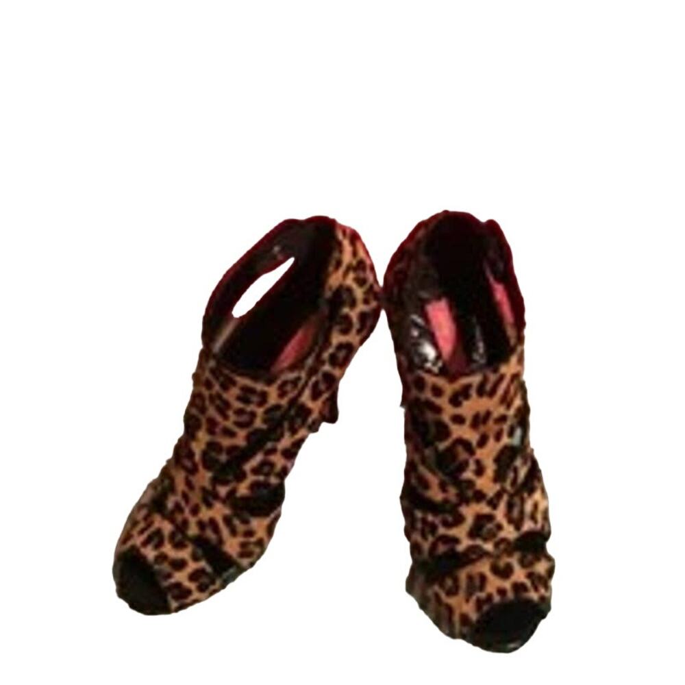 Betsey Johnson leopard Heels size 7m